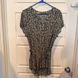 Elegant Floral Print Blouse in Green